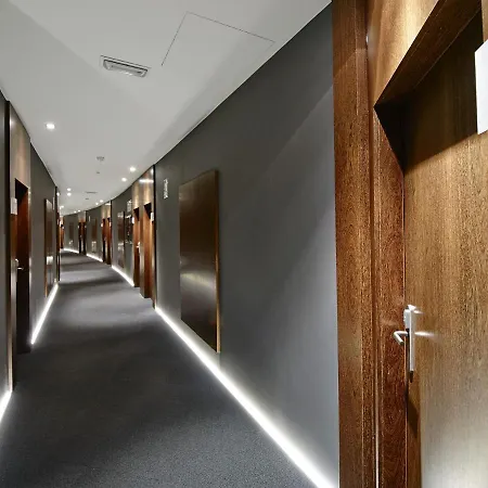 Carris Marineda Hotel A Coruña