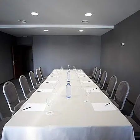 Carris Marineda ホテル 4*