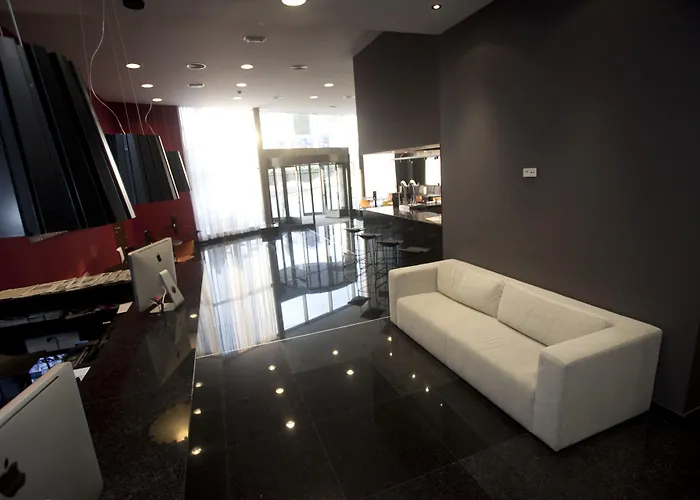 Otel Carris Marineda A Coruña